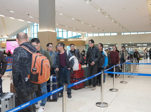 Өнгөрсөн сард 12 улсын 87 иргэнийг албадан гаргажээ